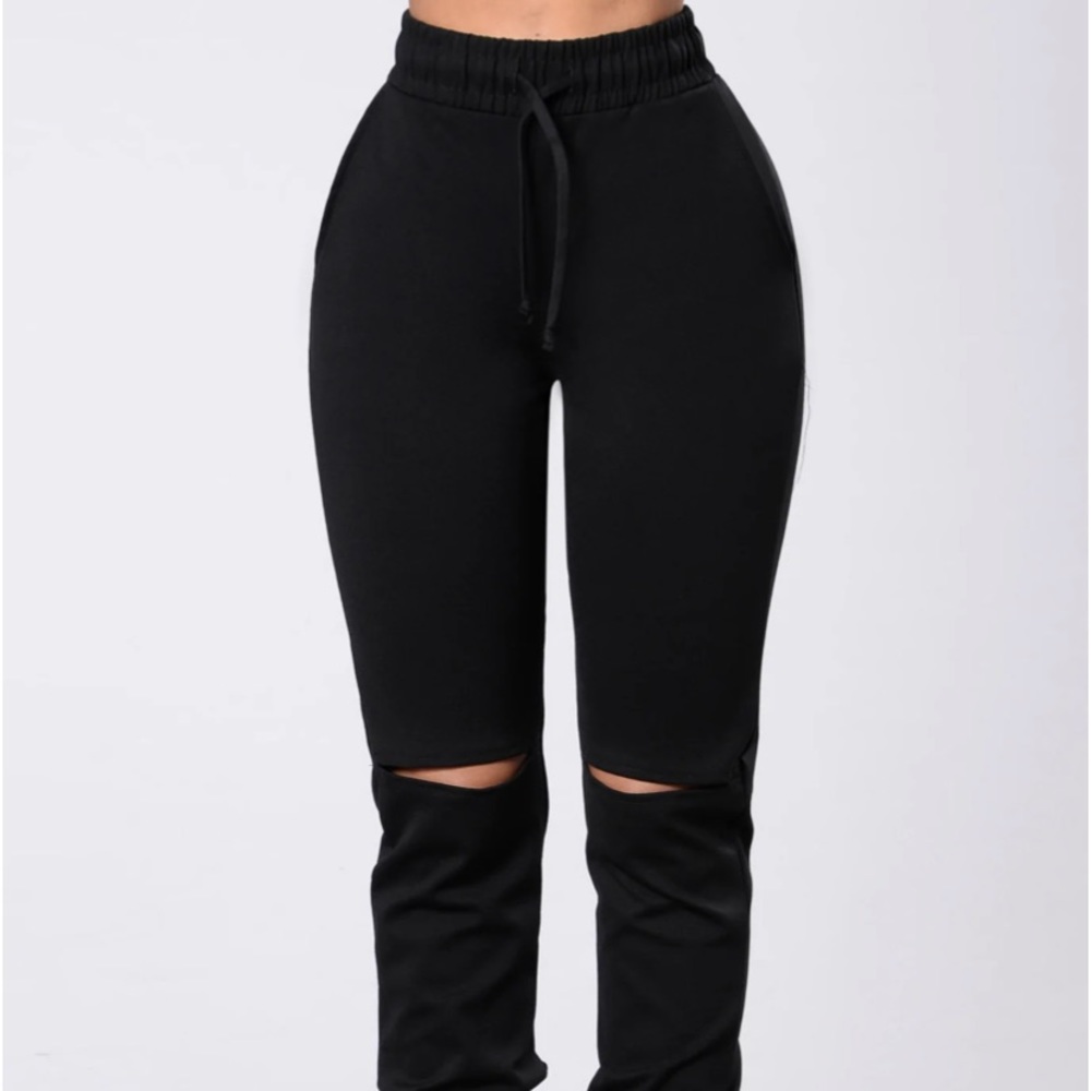⚡️Only Vibrations Pants- Black